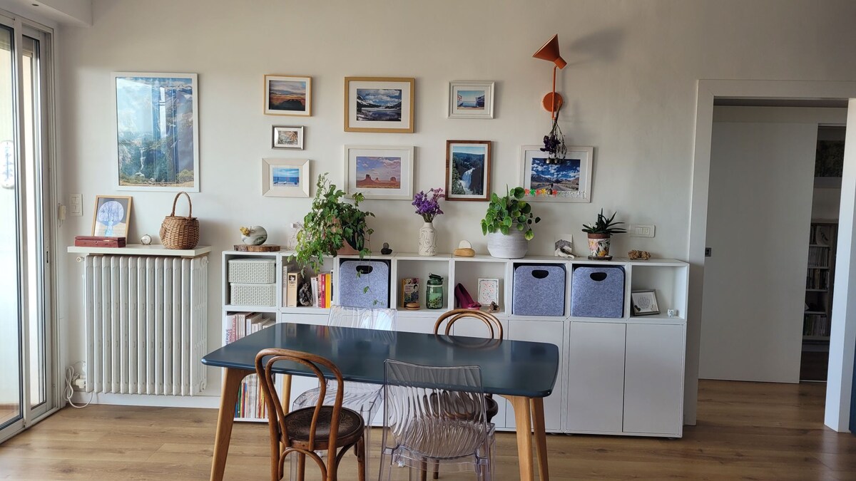 Annonce Airbnb populaire: Rare panoramic view, air conditioning, parking & tram in front à Les Cévennes