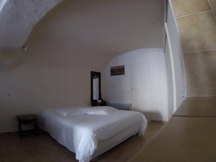 אזור שינה עם מרחב תלייה