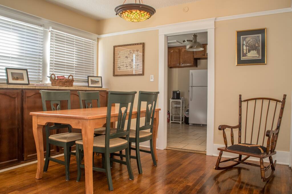 Cozy Dining Area for 4