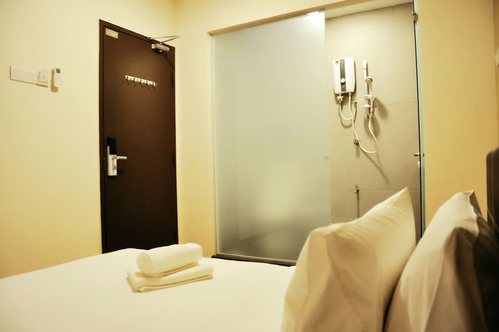 Queen Size Bed Room