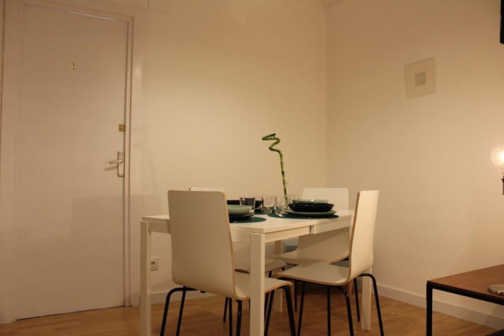 Salon/Dining room