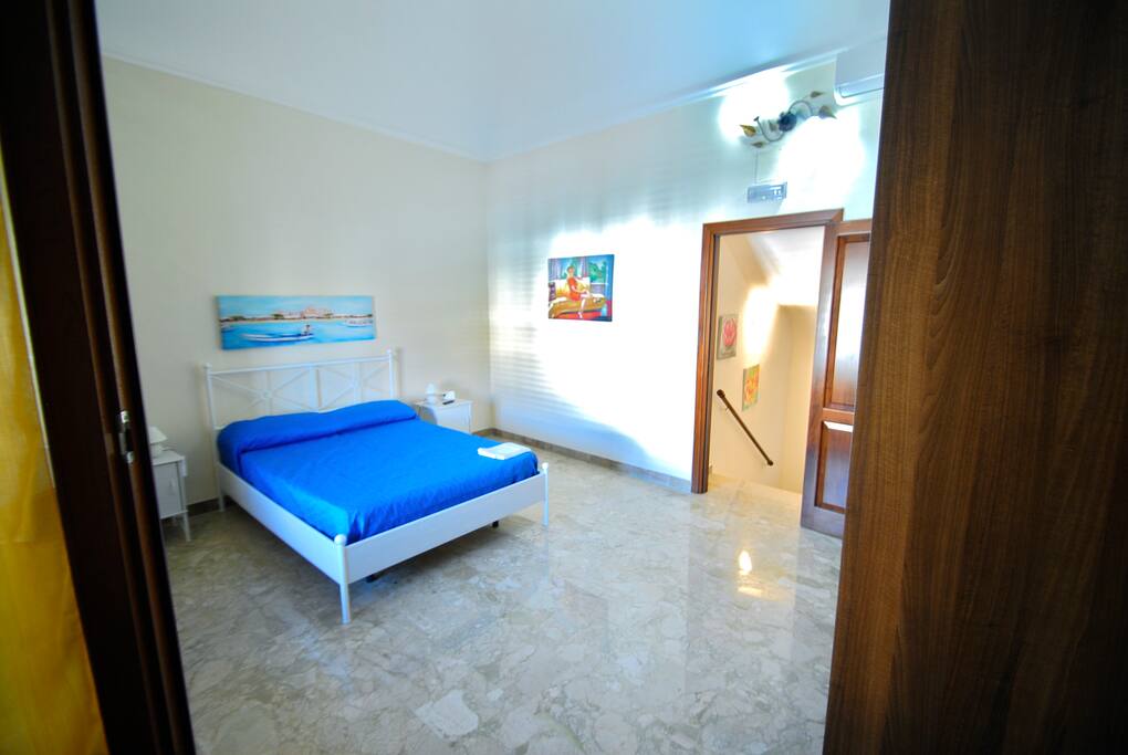 Stanza Blu 2