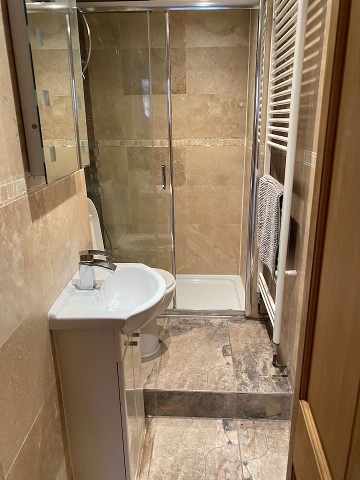 Superior one bedroom Flat, raised ground floor