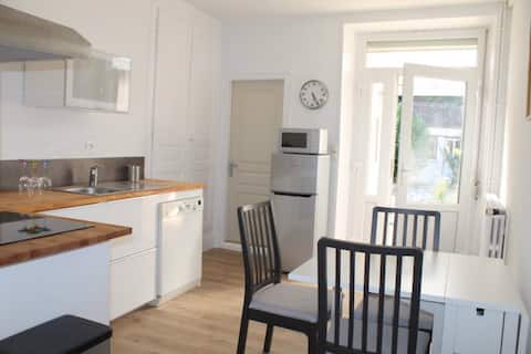 Vendeuvre-Sur-Barse House, Orient Lakes.