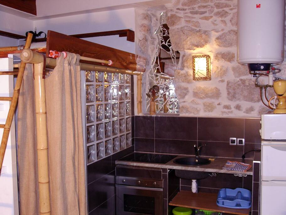 charmante petite cuisine ouverte