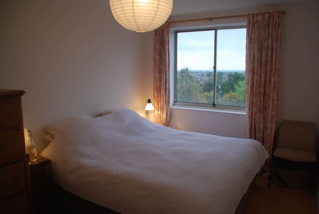 Bedroom w/ super king size bed
