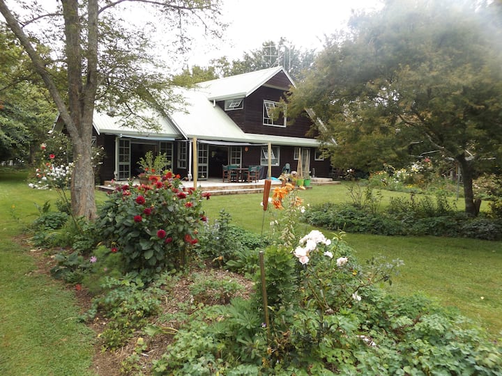 Pirongia King/Twin Fieldays Waitomo Hobbiton Houses for Rent in