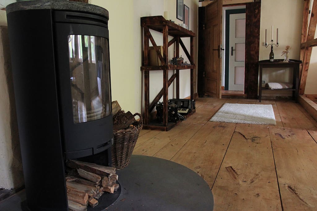 Wohnzimmer mit Kamin