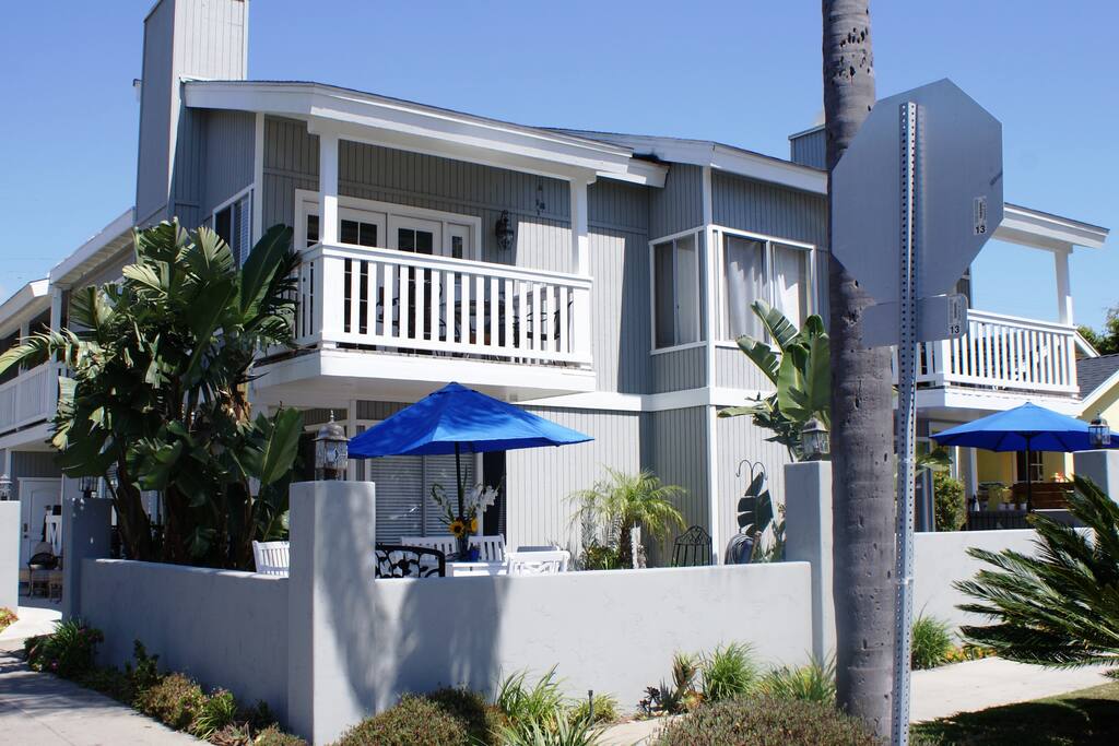 WE ARE AT THE CORNER OF THE MAIN THOROUGHFARE BETWEEN TOWN AND THE BEACH