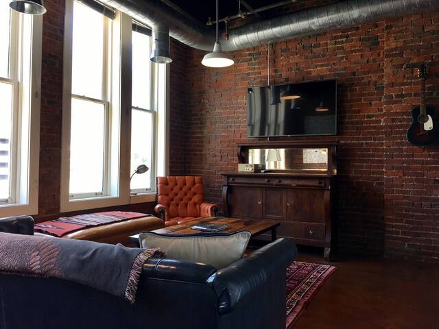 Armstrong Corset Lofts- 303-Downtown Arts District gallery image 3