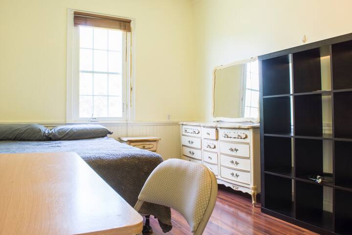 By lake!  Spacious long-term grad students/interns