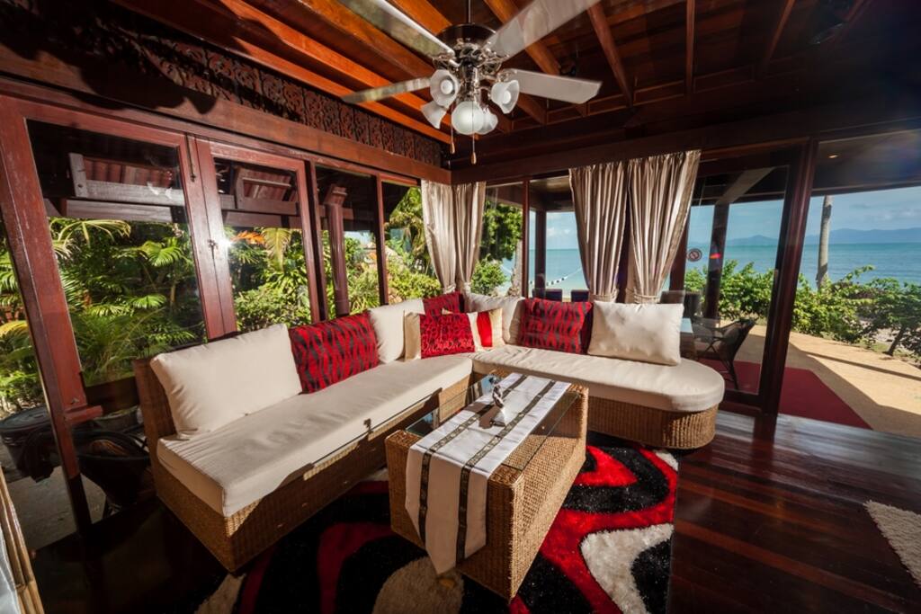Living area with aircon, TV and fantastic view.....