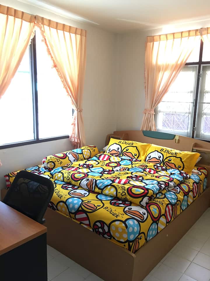 Chumba#1 na kitanda cha ukubwa wa King.