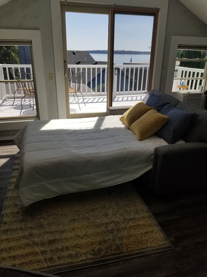 Waterfrontcondo Excellent Locationw/parking Prime! - Madison