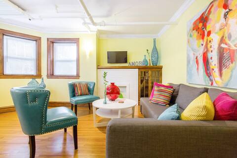 Stunning Retro Apartment in Andersonville