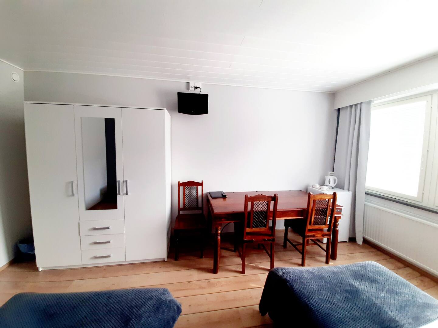 Room In The City Center Near The Train Station 2