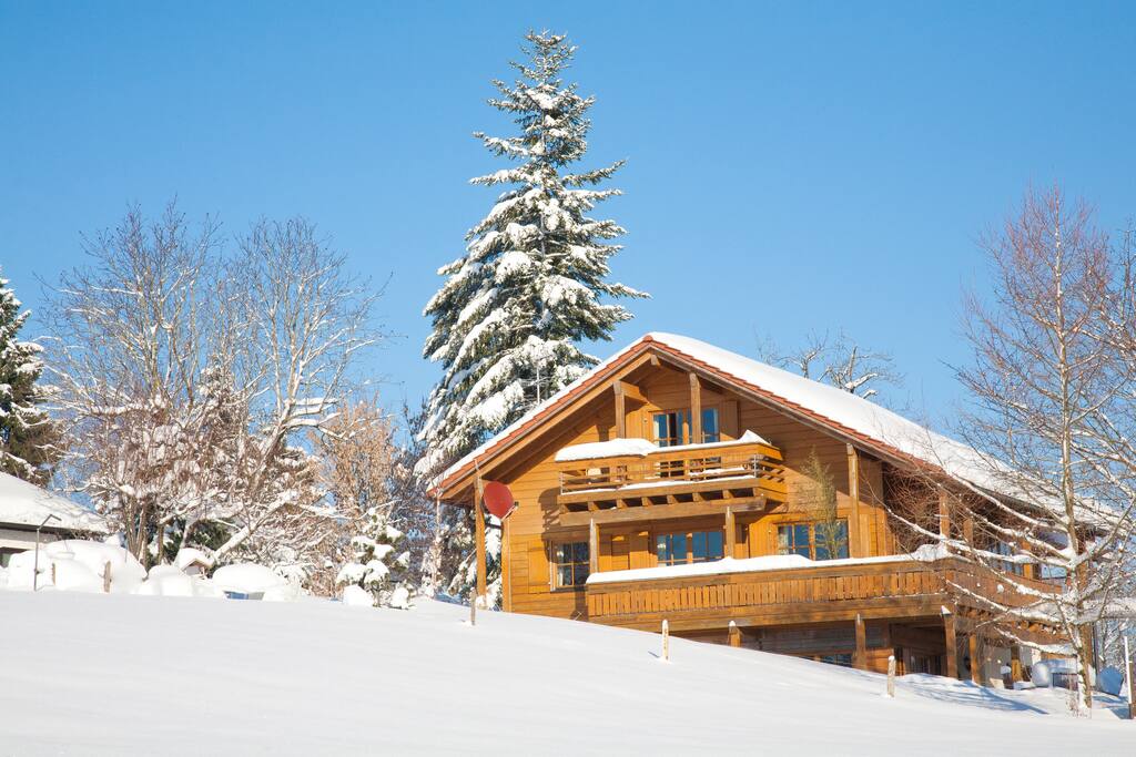 Besonderst im Winter ist es hier im Holzhaus sehr gemütlich.
