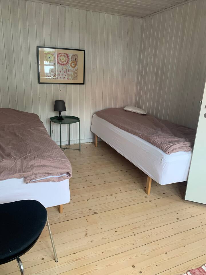 Chumba chenye vitanda 2