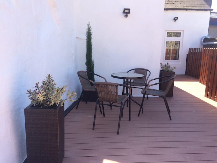 2bed apt, private parking gr8 space