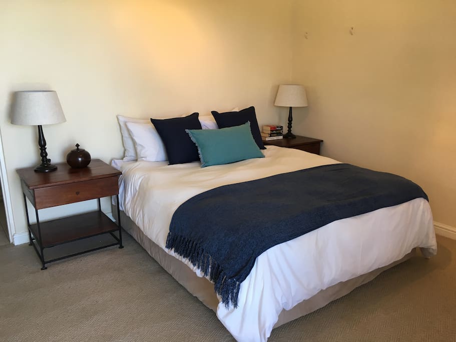 Queen size bed.