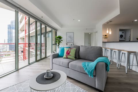 Top Airbnb: Stunning apartment, Free Parking, Opposite Crown. in Southbank