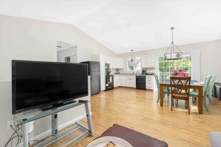 5 Minutes to Narragansett Beach, 5 Beach passes gallery image 5