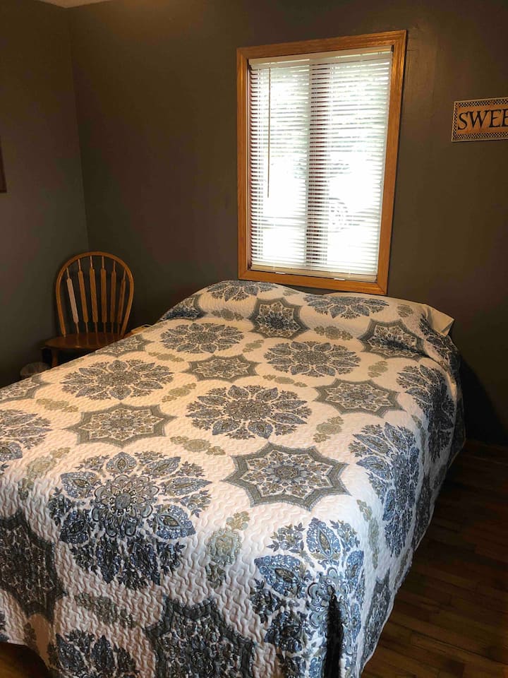 Предна спалня - двойно легло