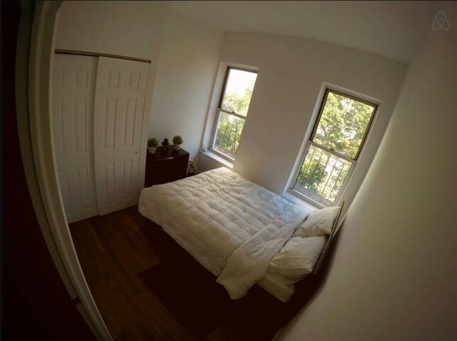Upper East close to the subway PERFECT LOCATION