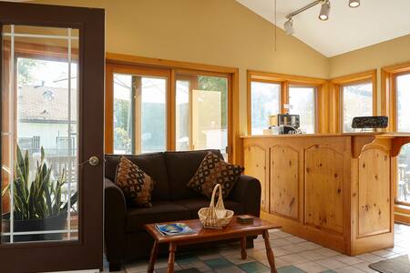 Private Apartment in a Family Home+Pool & Hottub!