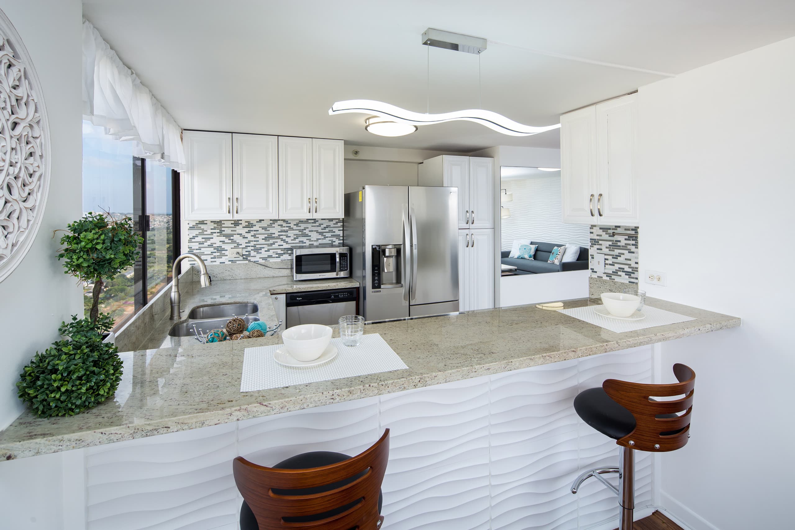 Condo in Honolulu · ★4.58 · 2 bedrooms · 5 beds · 2 private baths - Image 1