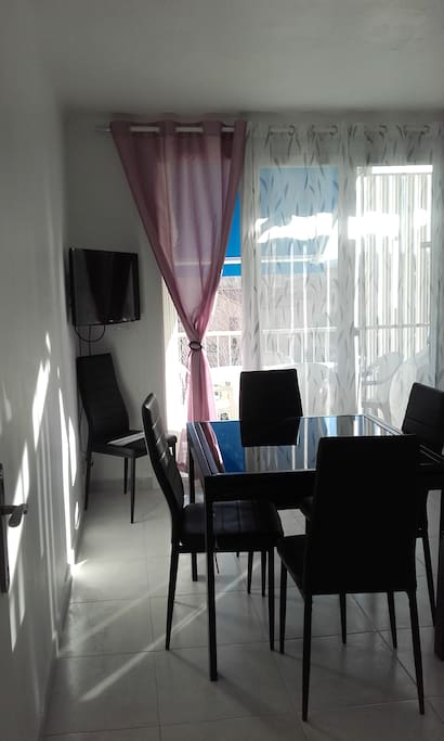 SALLE DE SEJOUR SUR BALCON AMENAGE