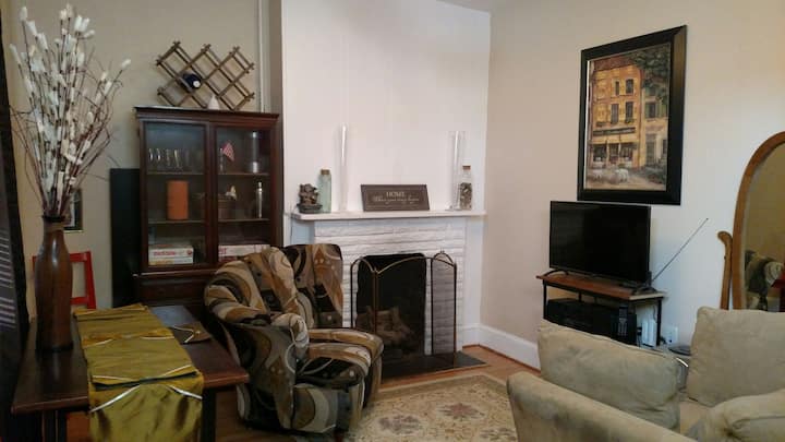 Convention Center Historic 2 Bedroom Townhouse - Washington, D.C.