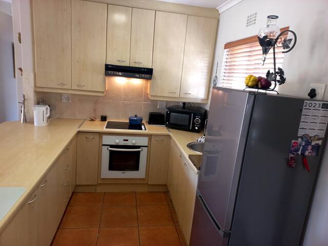 Cape Town Blouberg 3 B/R pool close to beach gallery image 5