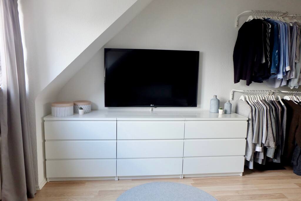 Schlafzimmer (3/3)