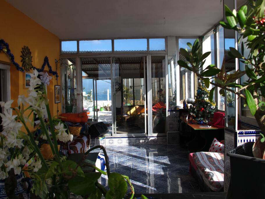 Séjour spacieux donnant sur le second séjour puis sur la terrasse.