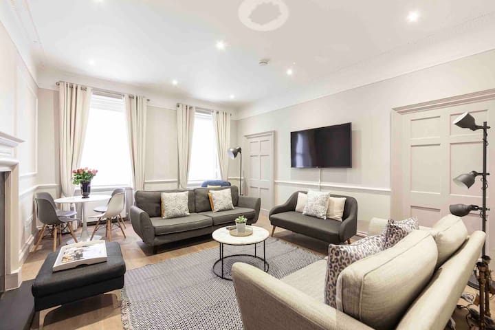 * DEAL! * Spacious – 3 bedroom 3.5 Bathrooms