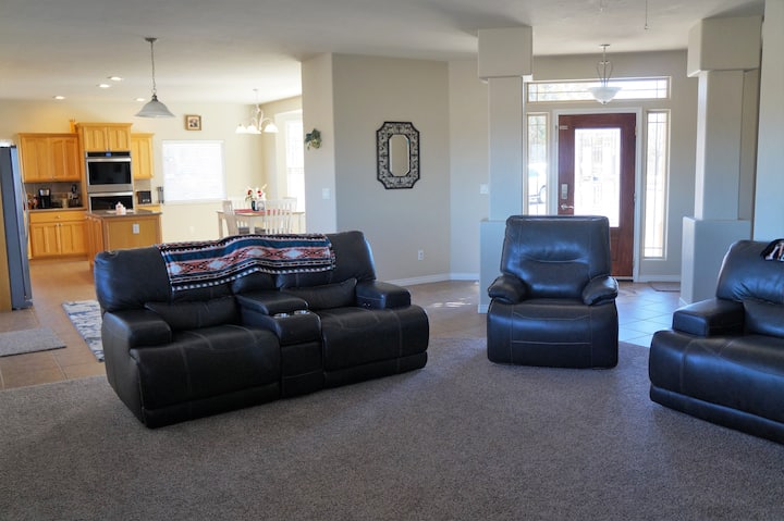 Magnificent Panoramic Views - Laughing Cat, Palisade