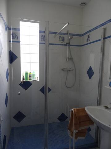 Private room with 1 bedrooms in Chartres - Chartres, City of Lights