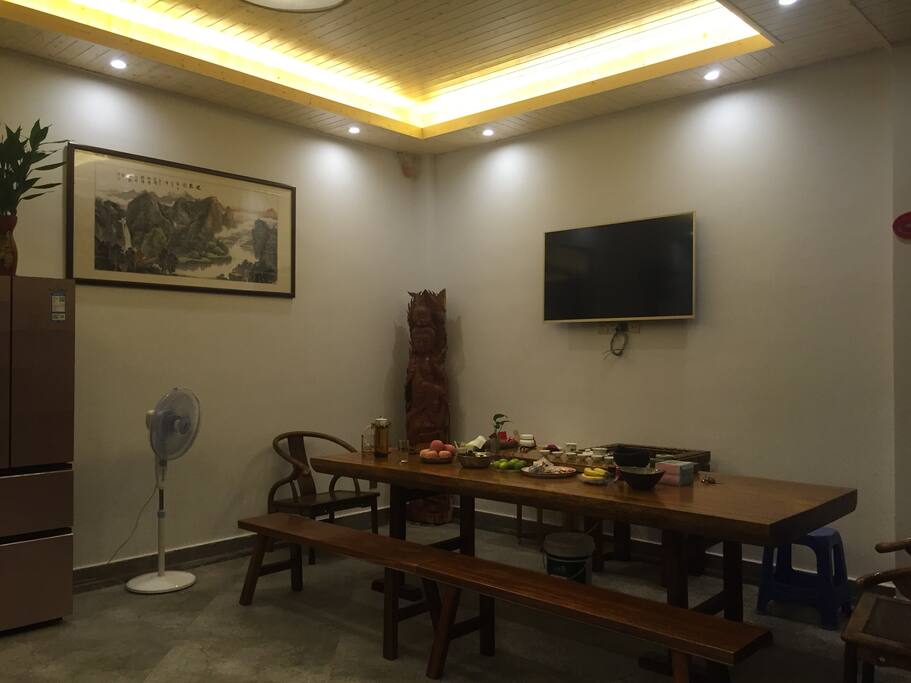 宽敞明亮的茶室......