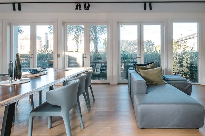 Luxury Modern 4BR/3.5B/Sauna/Gym/Courtyard/15m CBD gallery image 5