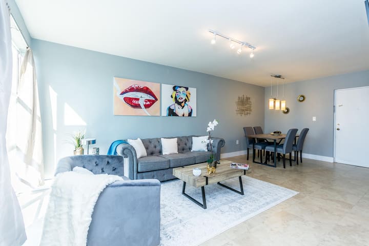 New Property! Cozy Modern Condo With Beach Access