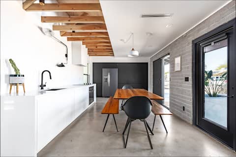 Popular Airbnb listing: THAT HOUSE / 2BD- 1BA near Old Town Scottsdale in South Scottsdale