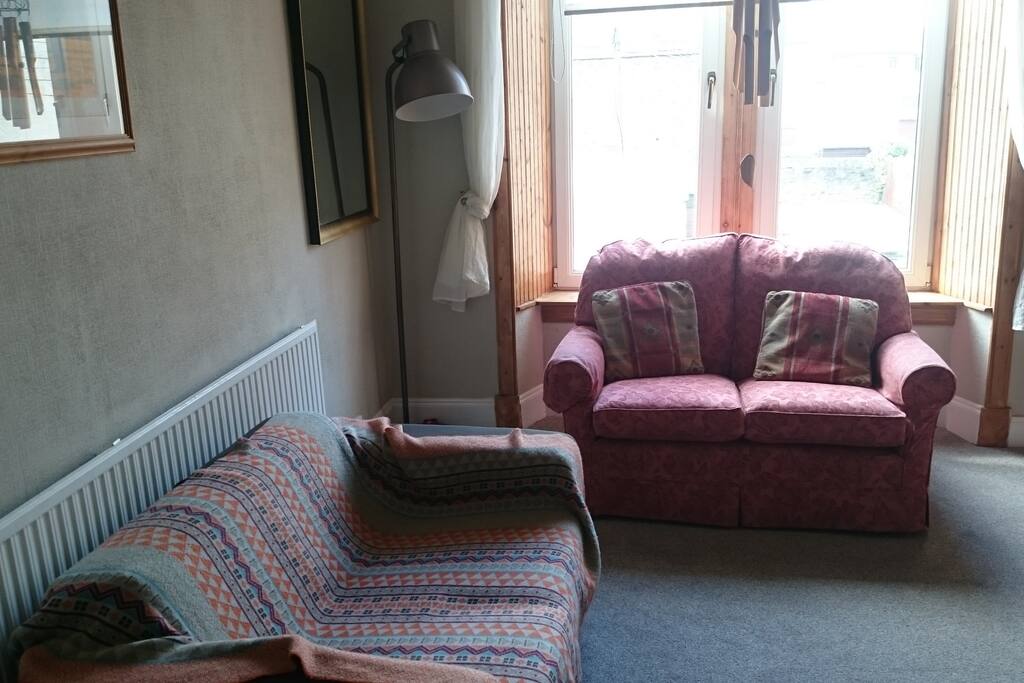 LIVINGROOM