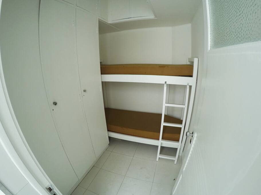 Quarto para duas pessoas.