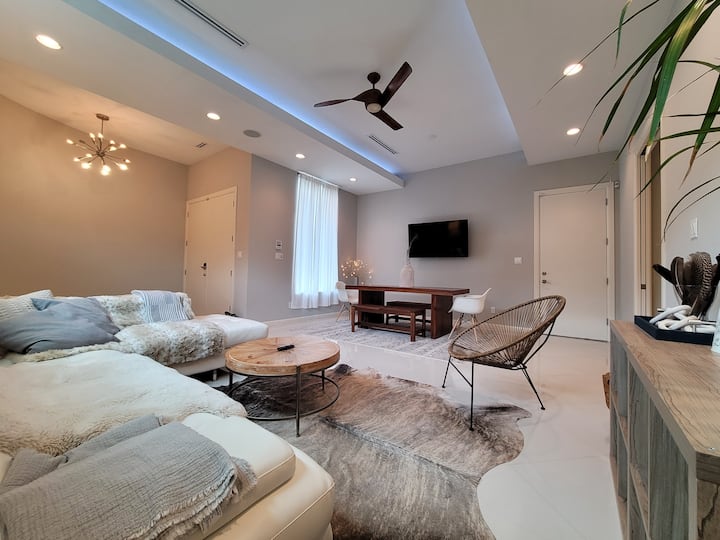 Gorgeous Luxe Organic Modern Minimal 5 Brm 5.5 Bth - McAllen