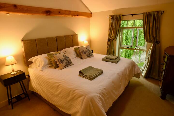 Спална соба 2 како брачен кревет (супер)