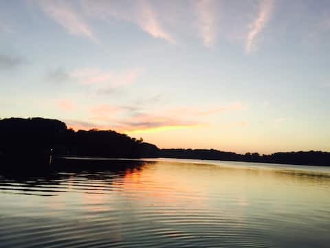 The Lake Escape -Cozy Lakefront Cottage Valparaiso