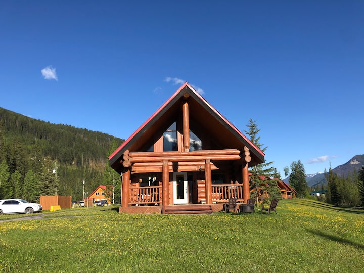 Lucky Cabin 21 Beautiful Log Cabin Outside Yoho Cabins For Rent In Golden British Columbia Canada