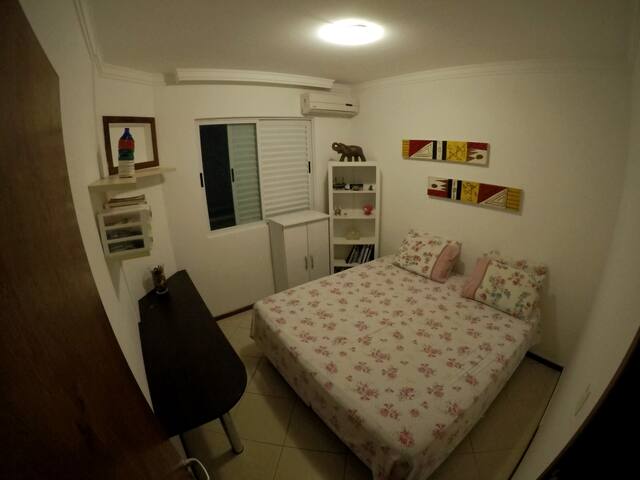 Quarto para viajantes bem perto da praia