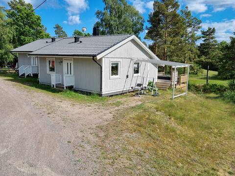 Cozy cottage close to nature & sea with private jacuzzi